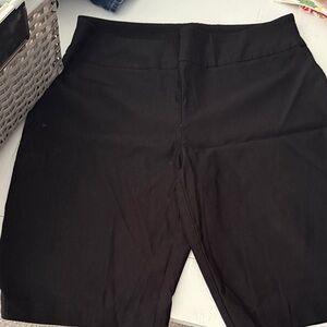 Attyre Women's Black Bermuda Shorts